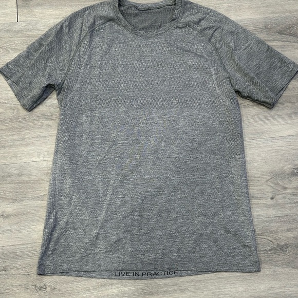 lululemon athletica Gray Short Sleeve Tee - Picture 1 of 3